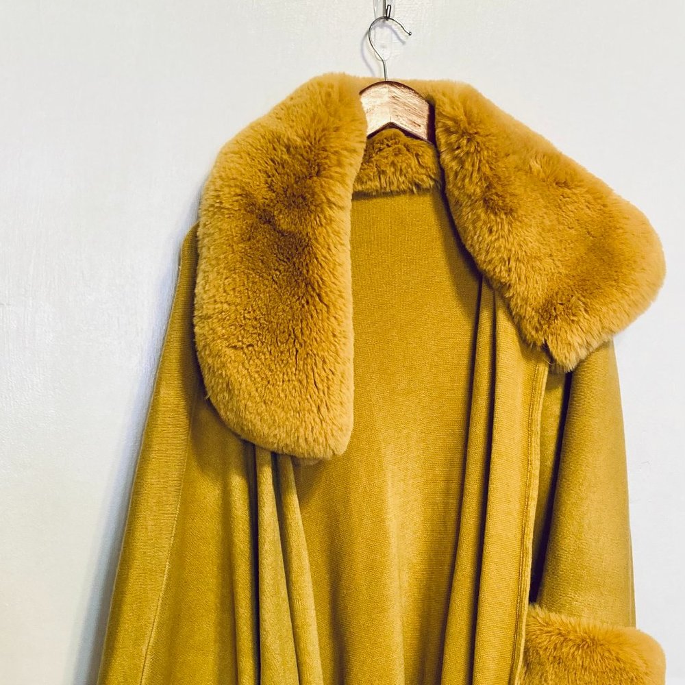 Elegant Golden Knit Faux Fur Lining Coat Sweater Shawl One Size